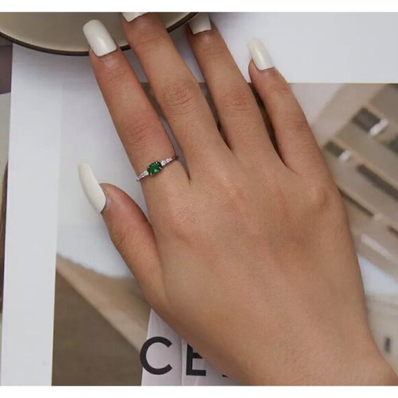 NWT Dainty Ring Sz.8 S925 Sterling Silver Stamped Green & Clear Zircon Timeless - Picture 3 of 9
